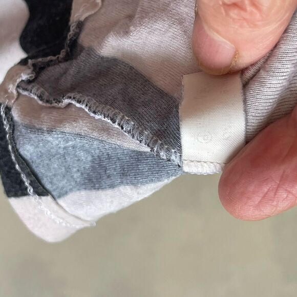 VINTAGE FENDI TOP BLACK & WHITE CHECKERED ICONIC HTF TOP MEDIUM SIZE 44 EURO? - Picture 4 of 5